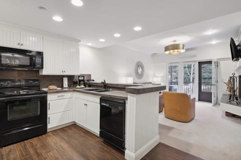 charter-c1305-0468_54115692333_o