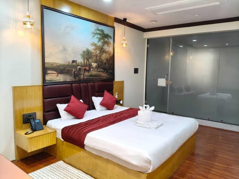 Executive Room, Balcony | Egyptian cotton sheets, premium bedding, down comforters