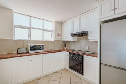 Family Suite | Private kitchen | Coffee/tea maker