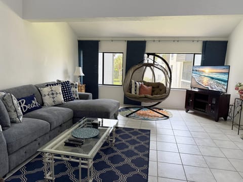 Rooftop Vibes – 2BR Loft in Tamarind on Manasota (3002)