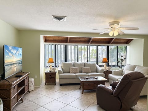 Bayside 2BR Condo at Tamarind - Private Sun Deck (8786)
