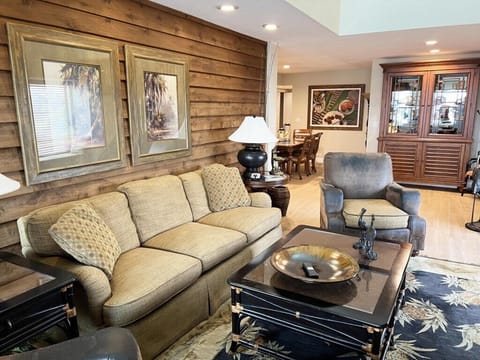 Waterfront Luxury - Bay Breezes & Loft Lounge (696)
