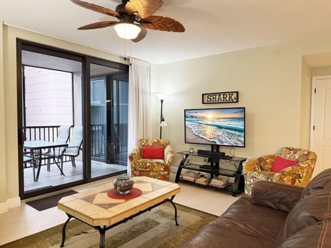 Stylish Gulf Condo - Walk to Beach, Pool & Dining (4370)