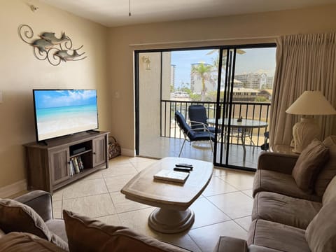 Santa Maria 2 bed/2ba Waterview Condo GCV3-007 (2993)