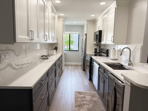 Effortless Escape – Walk-Out 2BR at Tamarind (2998)