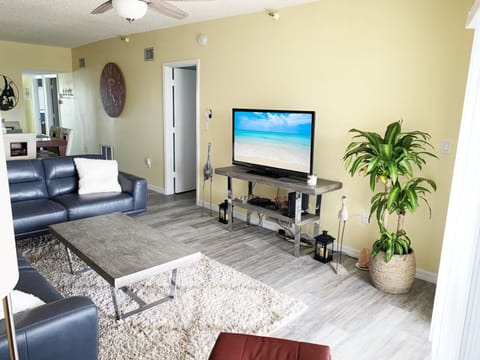 2BR Gulf Condo – Balcony, Pool, & Beach Views (3330)