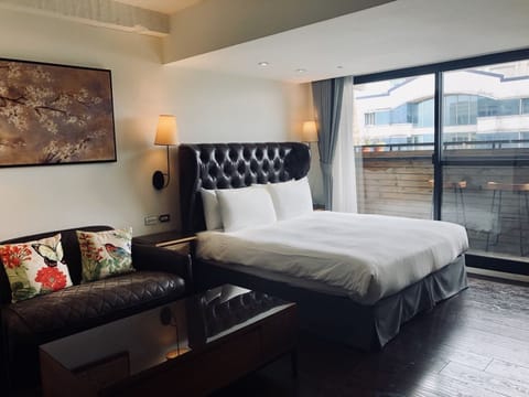 Deluxe Double Room With Private Bathroom | Blackout drapes, iron/ironing board (on request), WiFi (free)