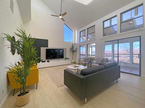 Huge open plan living room with amazing views all day.. 75" TV, sunroom.. 