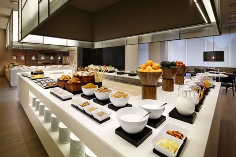 Daily buffet breakfast for a fee