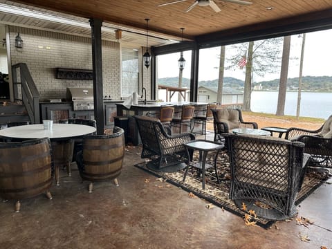 Eating area and grilling island, covered patio 