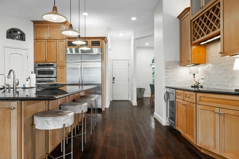 Kitchen with Bar Seating for 4 People