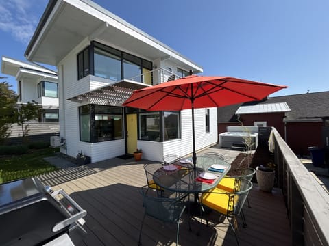 Everything you need for enjoying your times outdoors. We offer a hot tub, outdoor dining and a BBQ. This home is conveniently located in the heart of the village. An easy walk to shopping and restaurants..