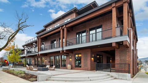 Sunrise Escape at Downtown Whitefish (8205)