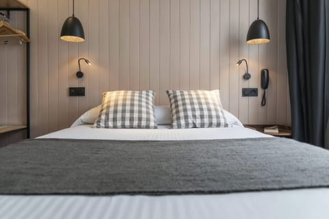 Superior Double Room | Desk, soundproofing, free WiFi, bed sheets