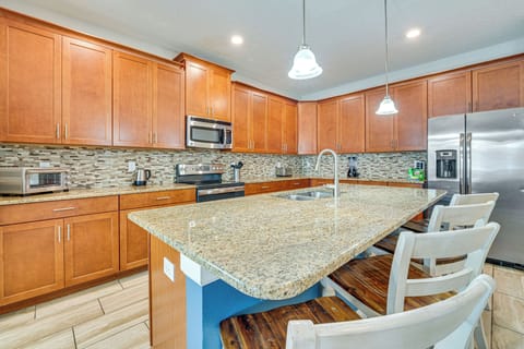 Kitchen | Coffee Maker | Dishwasher | 1st Floor