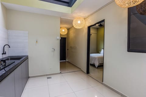 Deluxe House, 3 Bedrooms | Private kitchenette