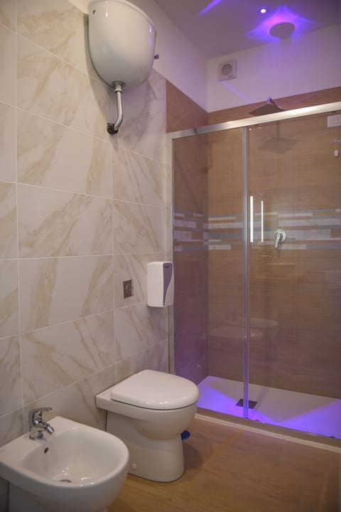 Matrimoniale Piccola Con Balcone | In-room safe, free WiFi, bed sheets