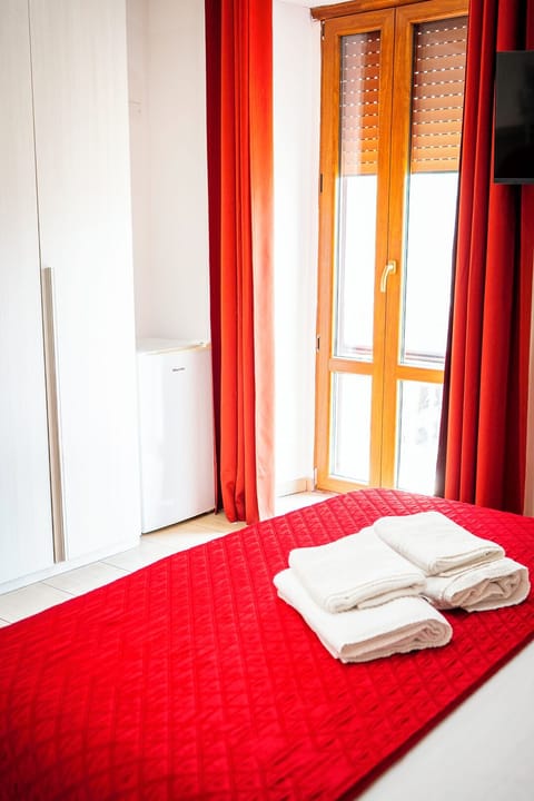 Matrimoniale Economy | In-room safe, WiFi (free), bed sheets