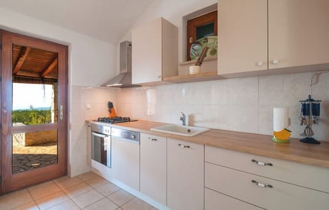 House, Garden View | Private kitchen | Electric kettle