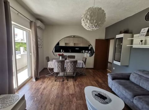 Apartment (Two Bedroom Apartment) | Dining room