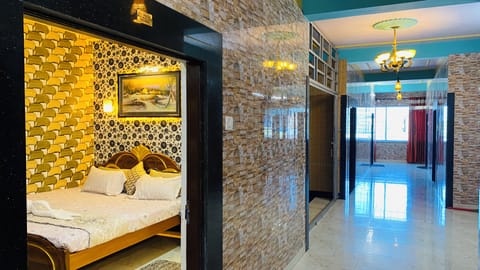 Deluxe Room, River View | Desk, free WiFi