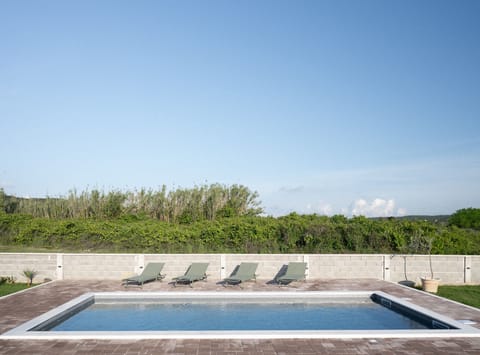 House (Three-Bedroom House) | Pool