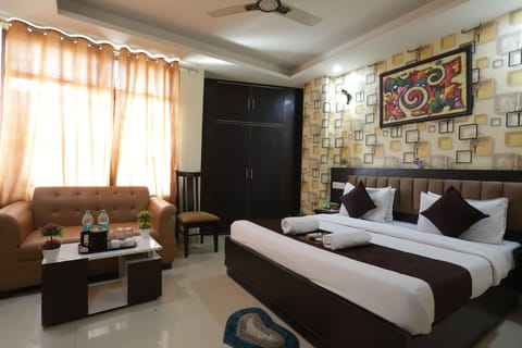 Deluxe Double or Twin Room, Balcony, City View | In-room safe, laptop workspace, soundproofing, free WiFi