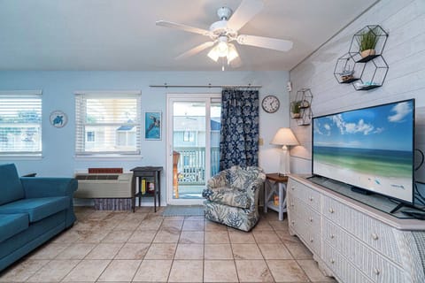 Curl up in the cozy coastal living area & stream all your favorite entertainment