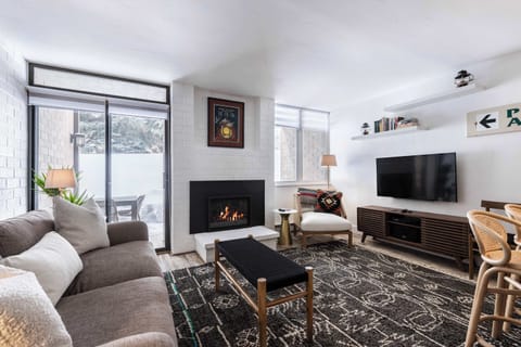 Cozy Living Room | Gas Fireplace, Queen Sleeper & Patio w/ Mountain Views