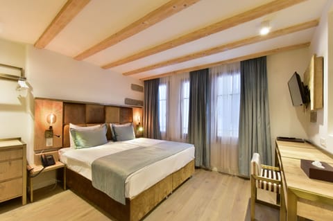 Chambre deluxe supérieure | In-room safe, soundproofing, free WiFi, bed sheets