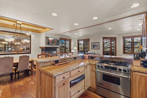 3.2-skiside-lorian-mountain-village-kitchen3