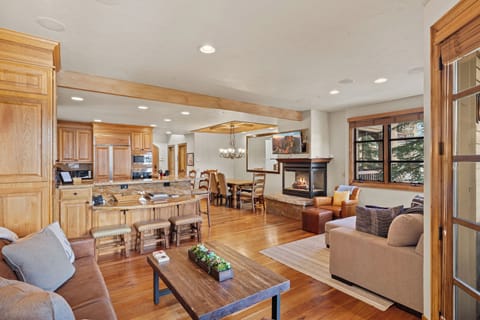 2-skiside-lorian-mountain-village-living-areas1