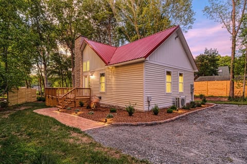 Welcome to your lakeside retreat – charming red-roof cottage with stunning water views. 