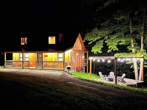 Welcome Home to Cozy Nights at Broken Horse Cabin