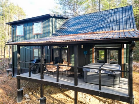 Large Back Deck with Luxury Hot Tub