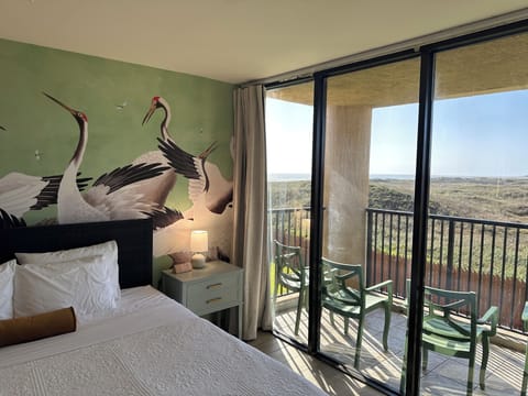 The Glam Pad! Wake up to this view! South facing windows
