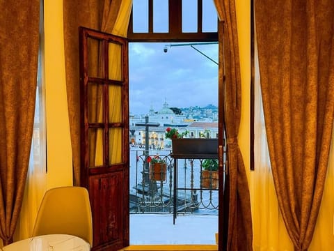 Luxury Triple Room, Balcony, City View | Desk, soundproofing, WiFi (free)
