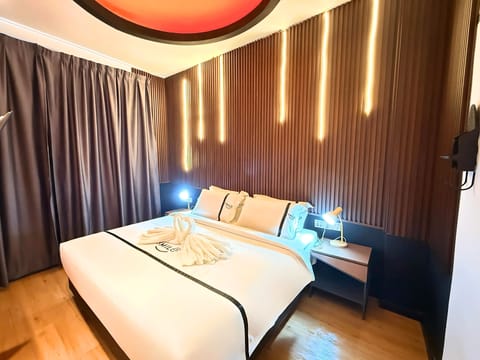 Studio | Desk, iron/ironing board, free WiFi