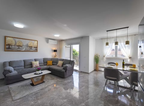 Apartment (One Bedroom Apartment with Terrace) | Living room | 32-inch flat-screen TV with cable channels