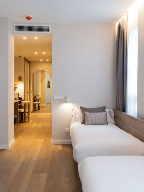 Comfort Quadruple Room | Egyptian cotton sheets, premium bedding, down comforters, minibar