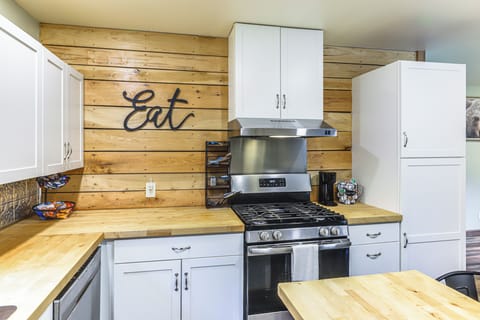 House (2 Bedrooms) | Interior