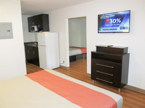 Minibar, blackout drapes, free WiFi, bed sheets