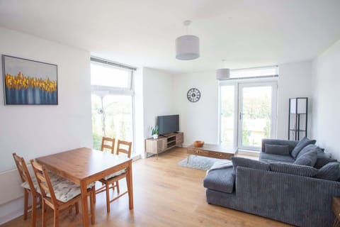 Bright and spacious living room