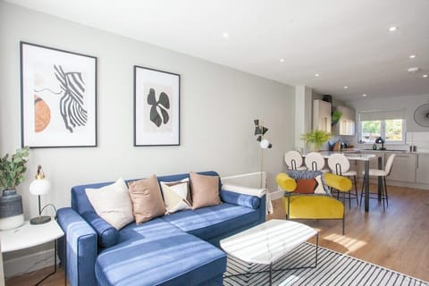 Bright and spacious living room