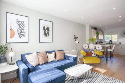 Bright and spacious living room