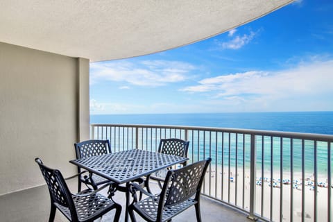 Welcome to Tradewinds 1102!