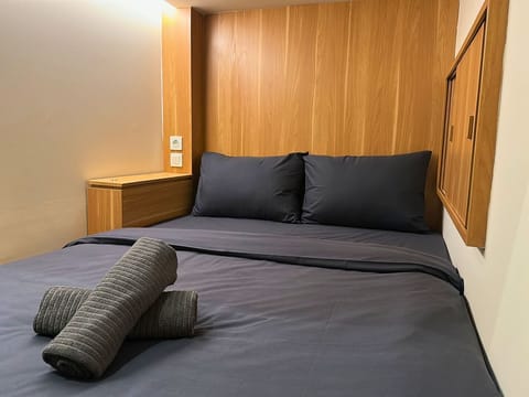 Double Room, 1 Queen Bed, Non Smoking | Free WiFi, bed sheets