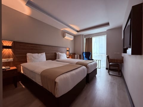 Standard Twin Room | In-room safe, desk, laptop workspace, free WiFi