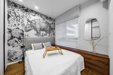 Bedroom with Queen Bed | Book Now with RENTUJEMY.COM
