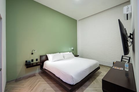 Superior Room, 1 King Bed | In-room safe, desk, iron/ironing board, free WiFi